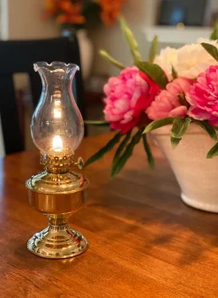 9.5in Tall Heritage Brass Table Oil Lamp