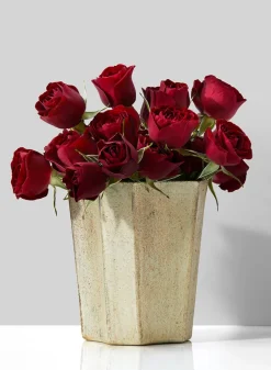 5in Tall Provence Antique Ivory & Rust Scalloped Glass Vase