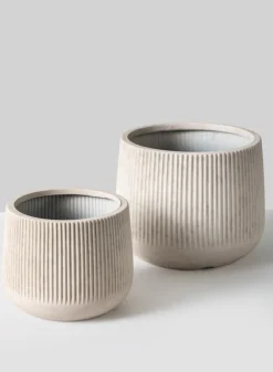Romano Aged White Real Look PVC Ridged Planter